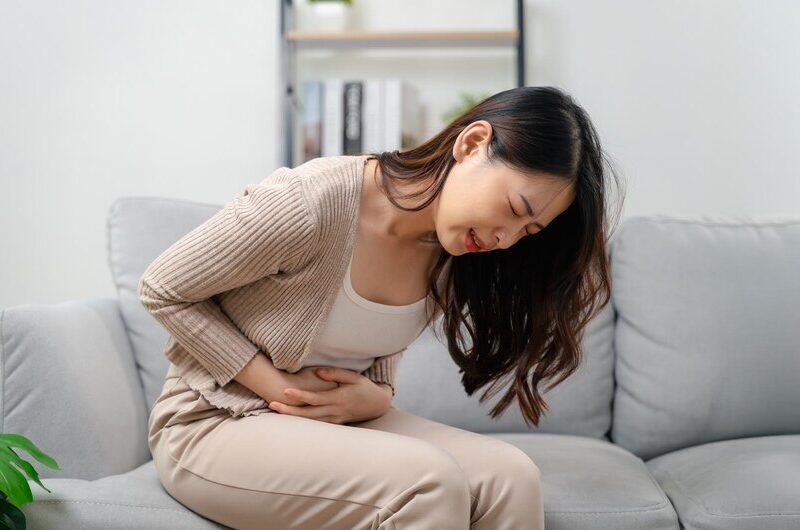 7 Penyebab Abdominal Pain yang Harus Diwaspadai dan Cara Mengobatinya